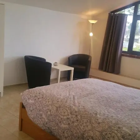 Aparthotel Spacious Apartment With Swimmingpool